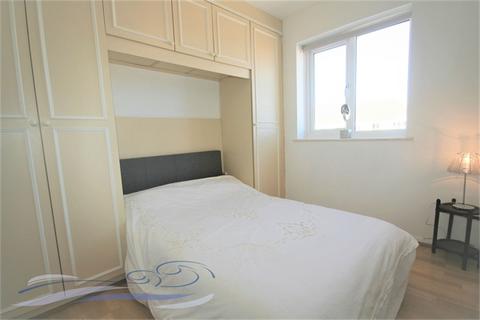 3 bedroom apartment to rent, Ocean Crescent, Maritime Quarter, Swansea, SA1