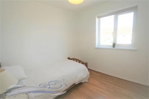 3 bedroom apartment to rent, Ocean Crescent, Maritime Quarter, Swansea, SA1