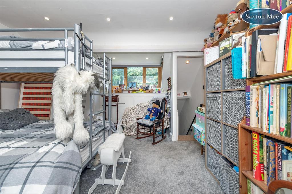 Bedroom 1.jpg