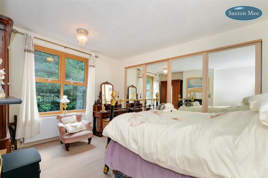 Bedroom 2 a.jpg