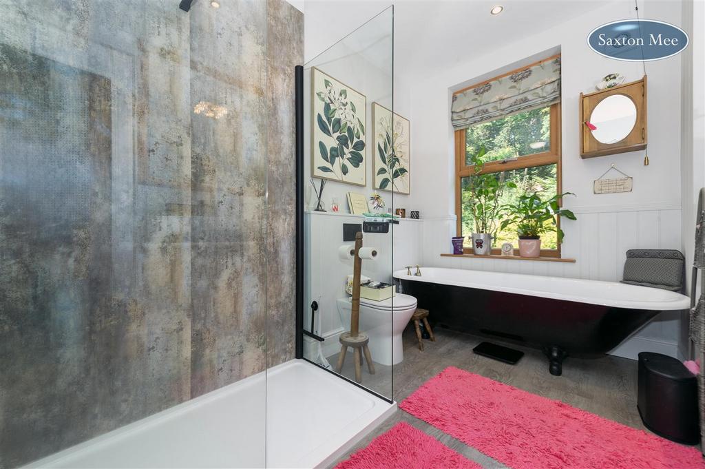Bathroom 2.jpg