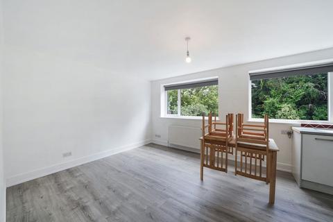 2 bedroom flat to rent, Keyes Road, London, NW2