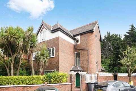 2 bedroom flat to rent, Keyes Road, London, NW2
