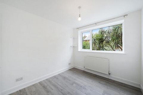 2 bedroom flat to rent, Keyes Road, London, NW2
