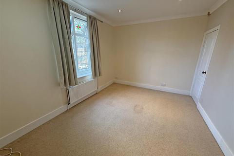 2 bedroom flat to rent, Queen Alexandra, Road West, North Shields