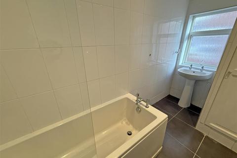 2 bedroom flat to rent, Queen Alexandra, Road West, North Shields