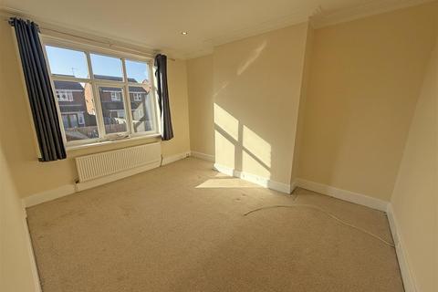 2 bedroom flat to rent, Queen Alexandra, Road West, North Shields