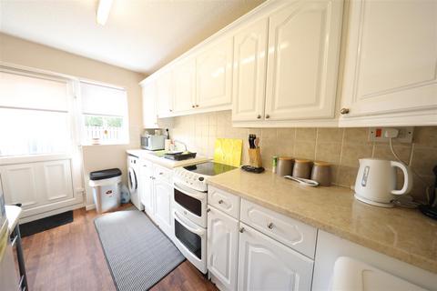 1 bedroom bungalow for sale, The Queensway, Hull