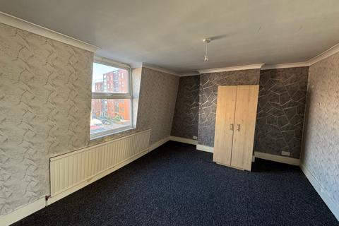 3 bedroom flat to rent, High Street, Wealdstone HA3
