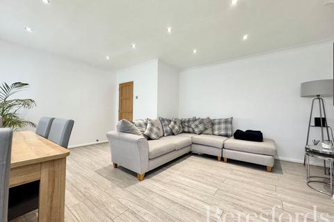 2 bedroom maisonette for sale, Claremont Road, Hornchurch, RM11