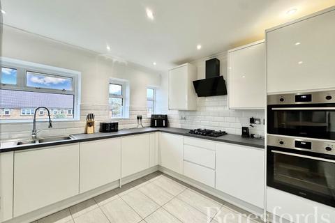 2 bedroom maisonette for sale, Claremont Road, Hornchurch, RM11