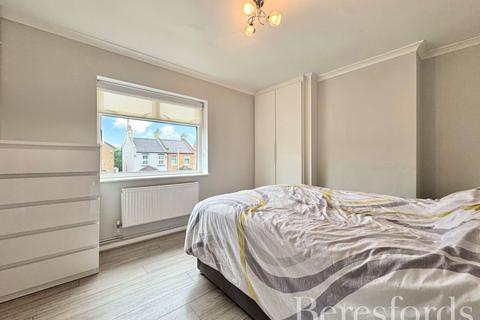 2 bedroom maisonette for sale, Claremont Road, Hornchurch, RM11
