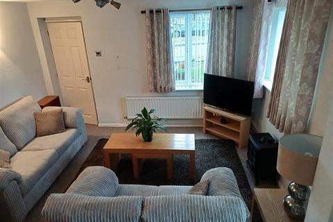 2 bedroom house to rent, Grange Court, Tewkesbury