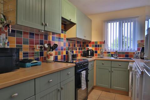 2 bedroom house to rent, Grange Court, Tewkesbury