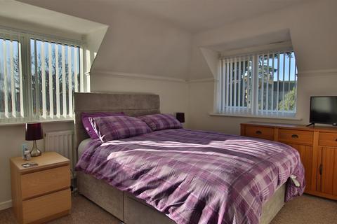 2 bedroom house to rent, Grange Court, Tewkesbury