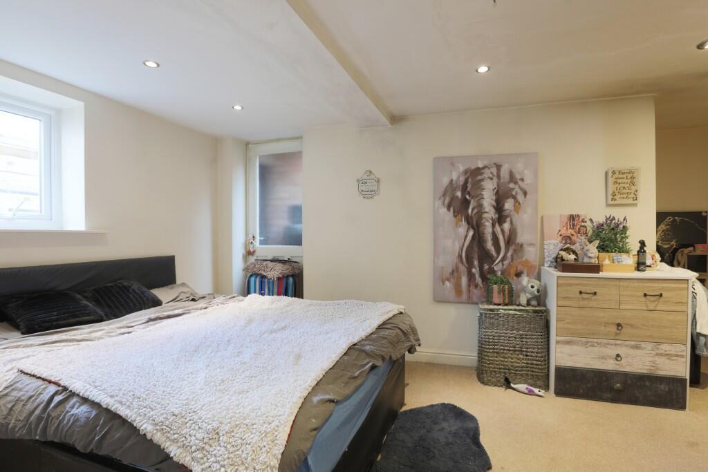 Bedroom 1.jpeg