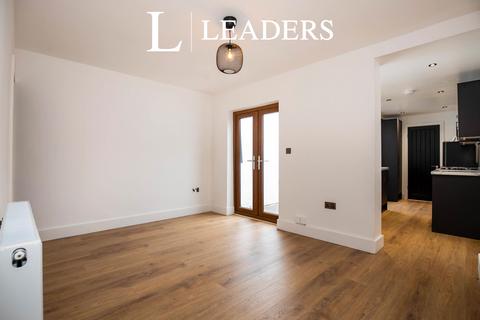 2 bedroom house to rent, Lakin Road, Warwick, CV34
