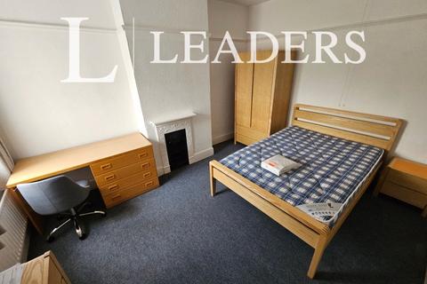4 bedroom terraced house to rent, Stoneleigh Road, CV8
