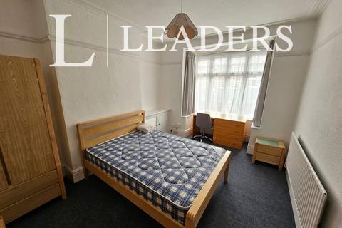 4 bedroom terraced house to rent, Stoneleigh Road, CV8