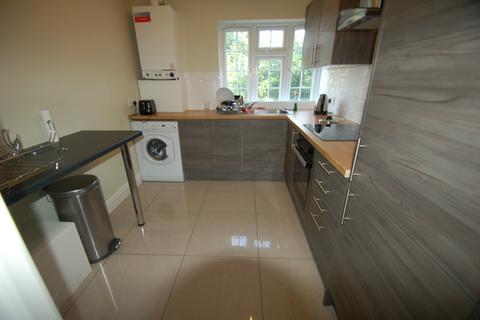 3 bedroom flat to rent, Etchingham Park Road, London N3
