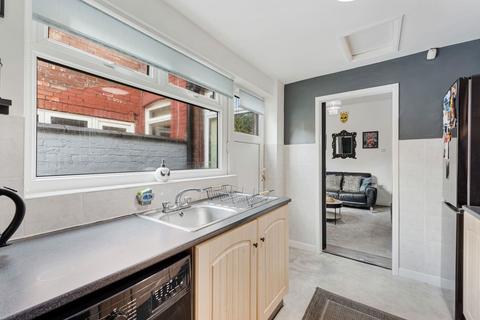 2 bedroom terraced house for sale, Lonsdale Avenue, Stockport SK5
