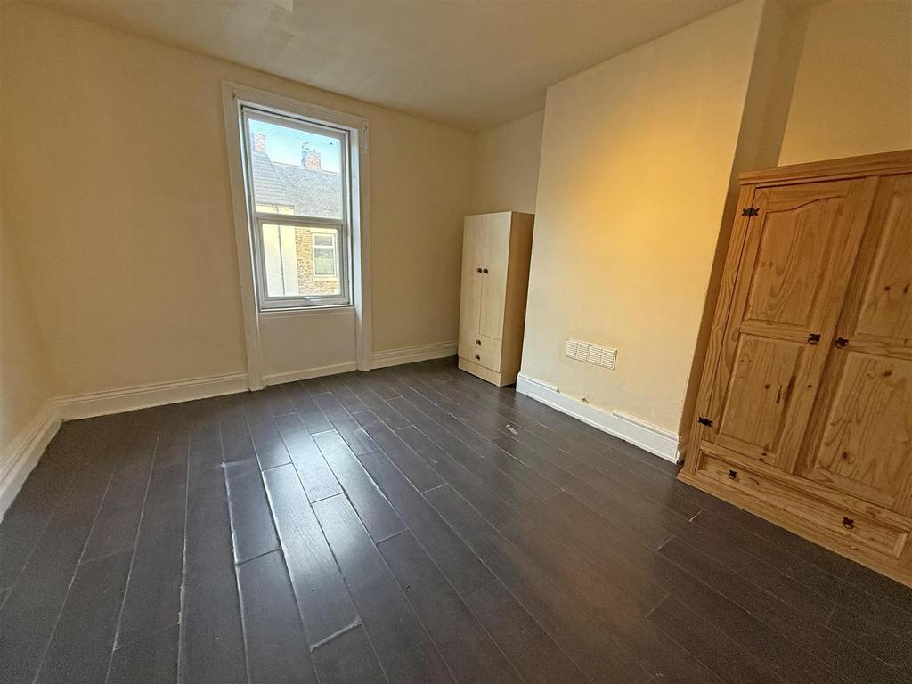 Bedroom 1.jpg