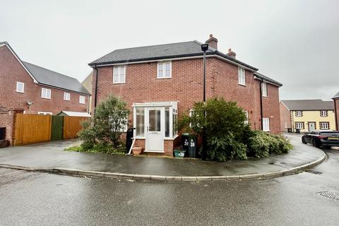 3 bedroom semi-detached house to rent, Mead Way, SP7 8GJ