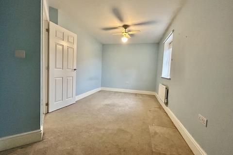3 bedroom semi-detached house to rent, Mead Way, SP7 8GJ