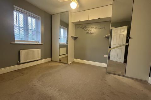 3 bedroom semi-detached house to rent, Mead Way, SP7 8GJ