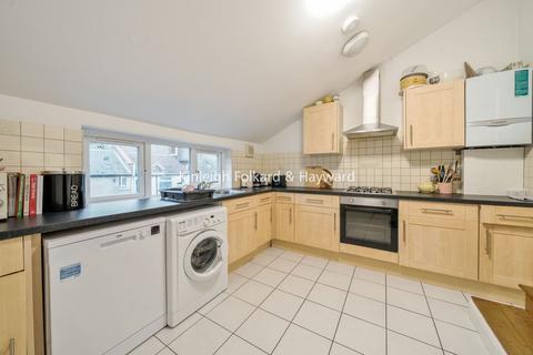 4 bedroom property to rent, Gilbey Road, London, SW17