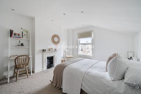 4 bedroom property to rent, Gilbey Road, London, SW17