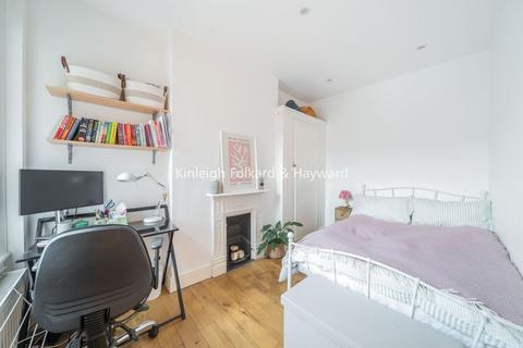 4 bedroom property to rent, Gilbey Road, London, SW17