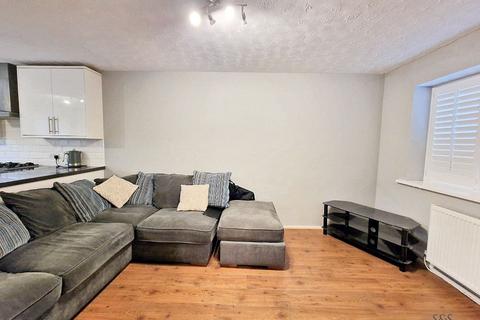 3 bedroom semi-detached house to rent, Prestwich, Manchester M25