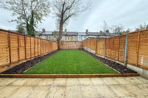 3 bedroom house for sale, South Park Drive, Ilford