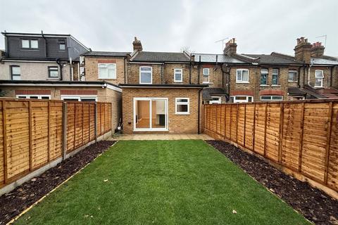 3 bedroom house for sale, South Park Drive, Ilford