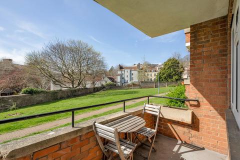 undefined, Clifton Vale Close, Cliftonwood