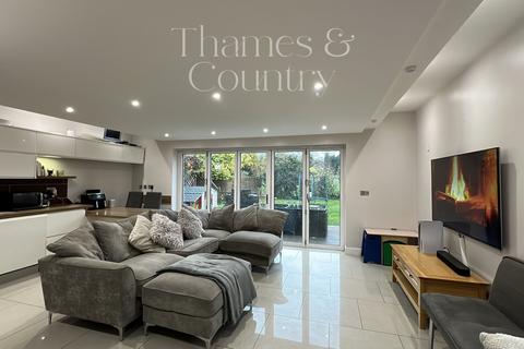 undefined, BOURNE END SL8