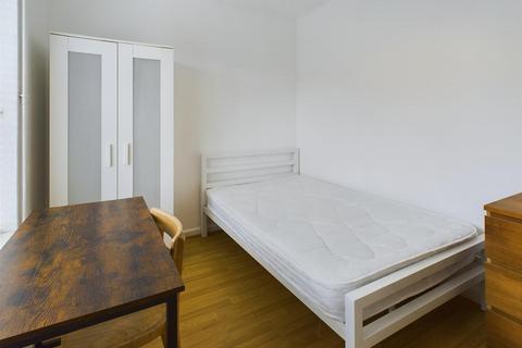 6 bedroom semi-detached house to rent, Horton Road, Brighton
