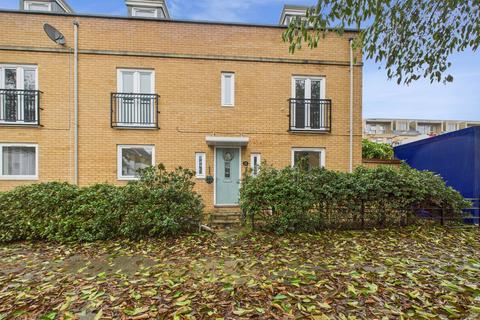 5 bedroom end of terrace house to rent, Silver Hill, Hampton Centre, PE7