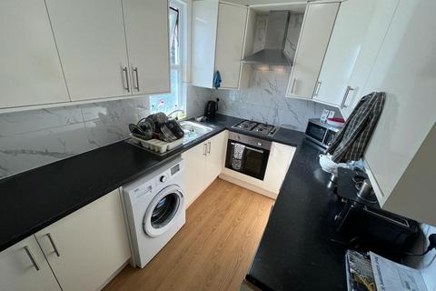 undefined, London Road, Isleworth, TW7