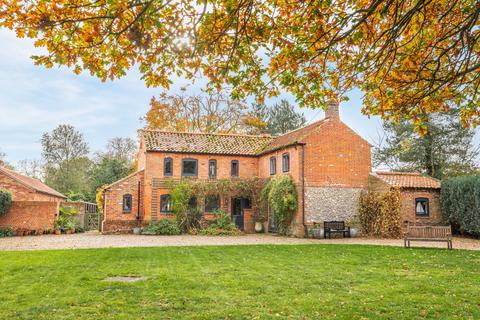 undefined, Beautiful Brick and Flint Cottage in Swanton Abbott