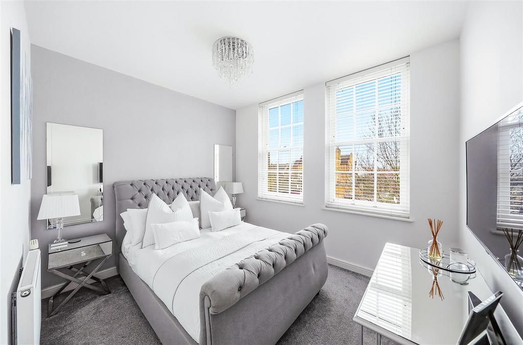 Bedroom lights off.jpg