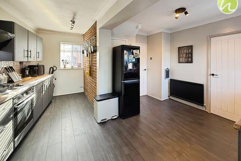 2 bedroom end of terrace house for sale, Abbotts Drive, Stanford-Le-Hope, SS17