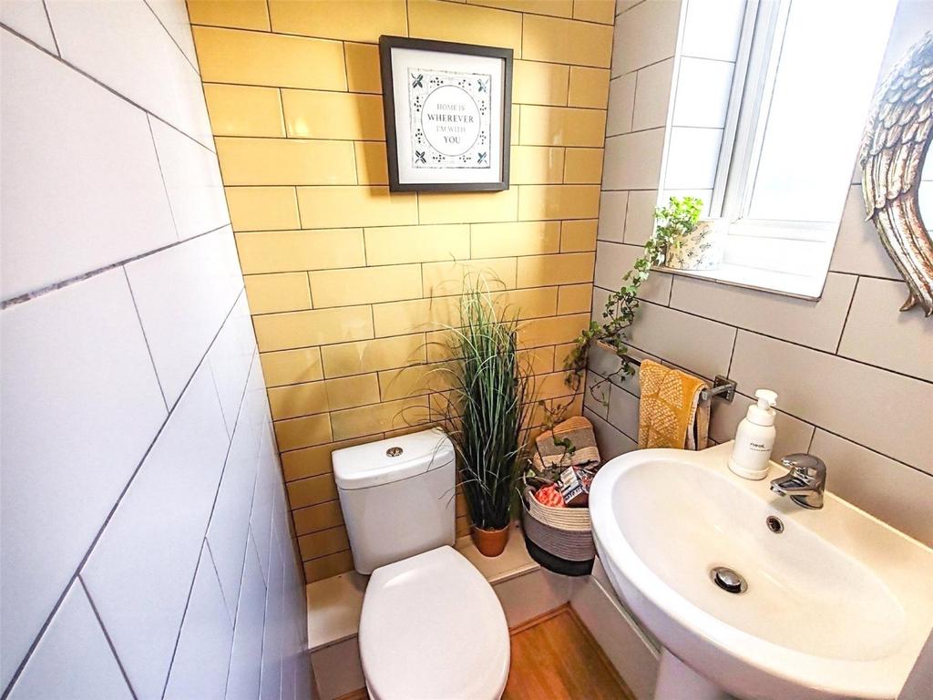 Cloakroom/Wc