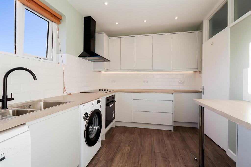 2-bed-apartment-lansdown8.jpg