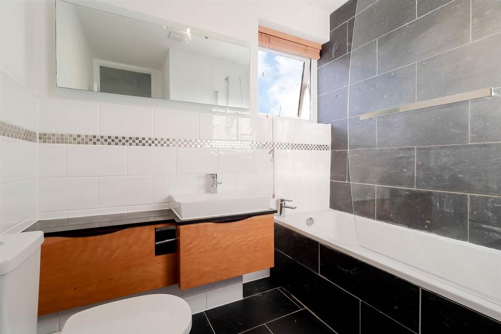 2-bed-apartment-lansdown4.jpg