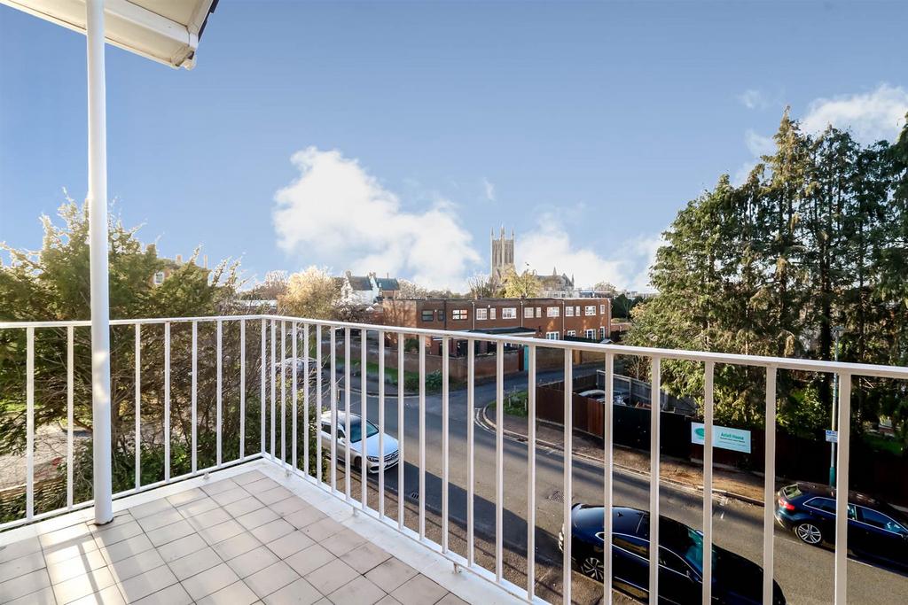 2-bed-apartment-lansdown13.jpg