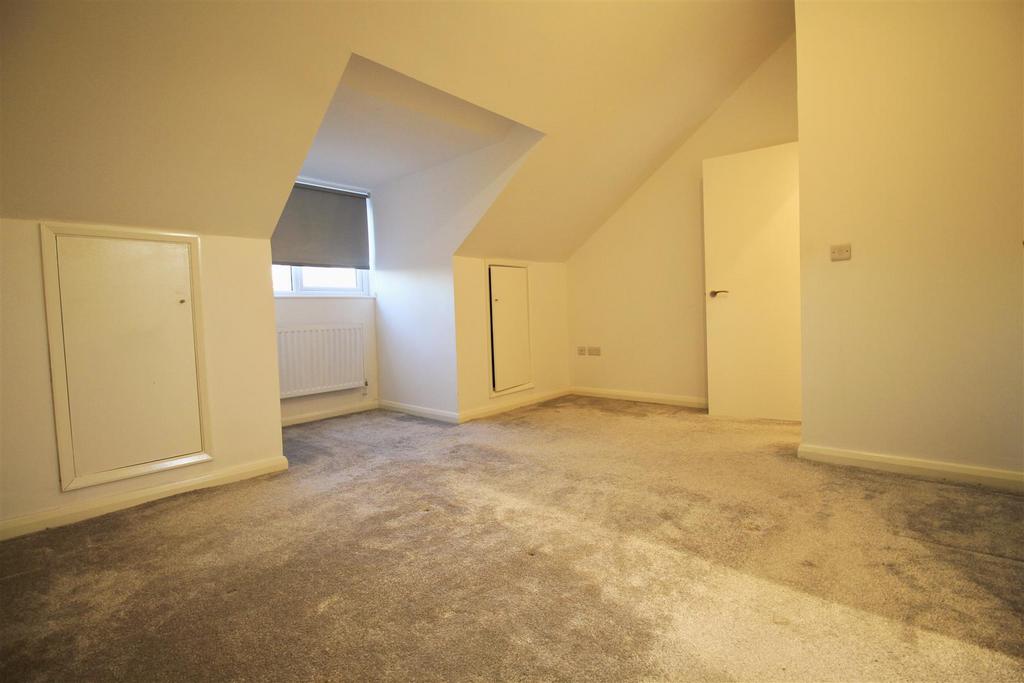 Main Bedroom..jpg