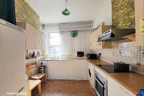 undefined, Green Lanes, Palmers Green, N13
