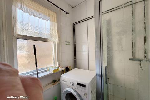 undefined, Green Lanes, Palmers Green, N13